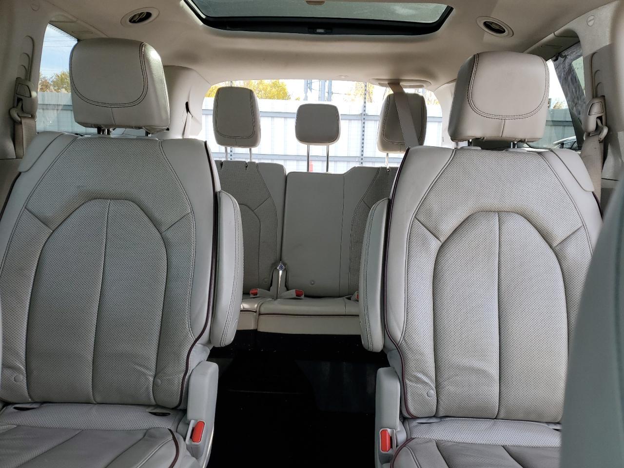 Chrysler Pacifica Limited Image 8