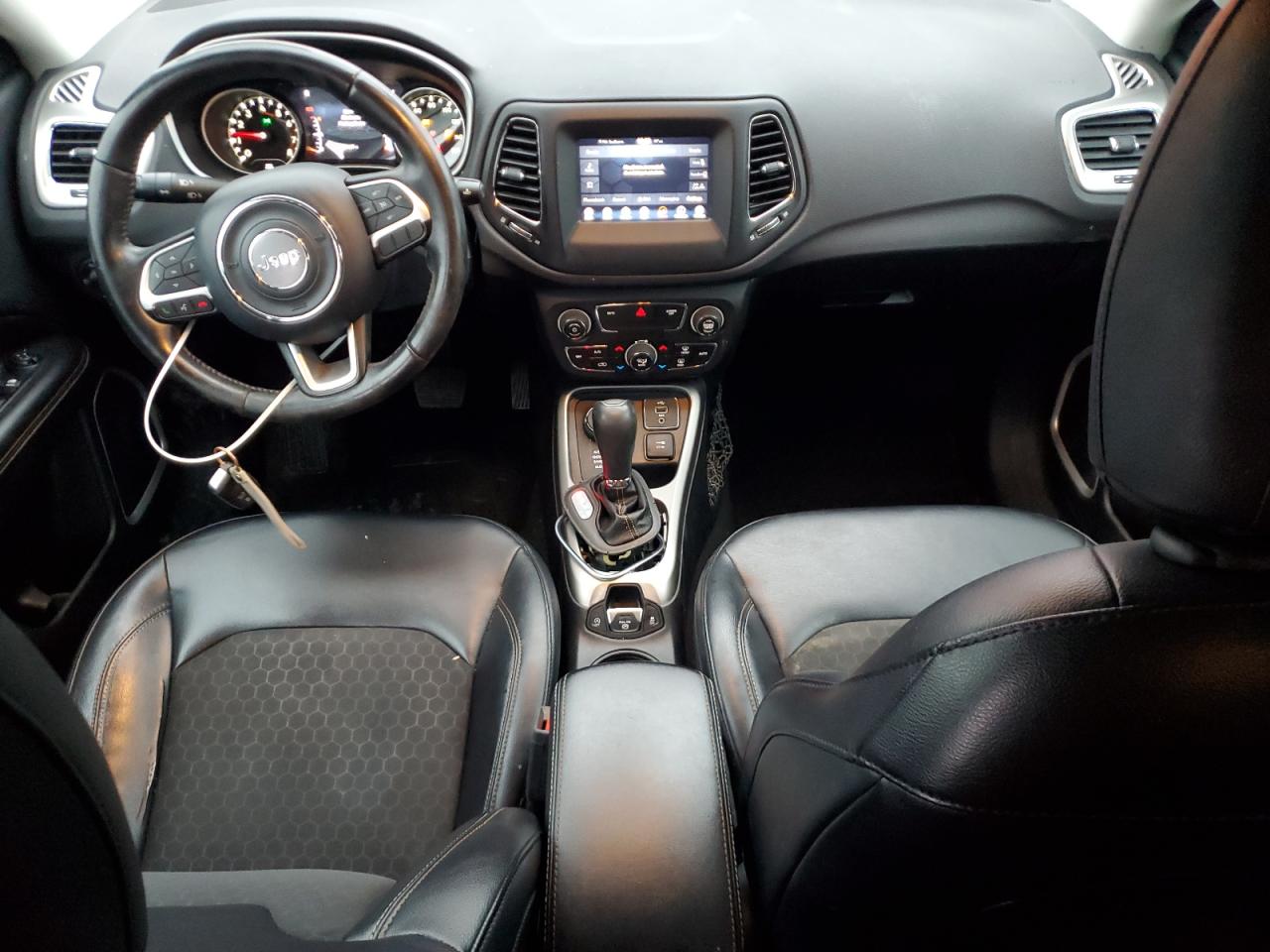 Jeep Compass Latitude Image 9