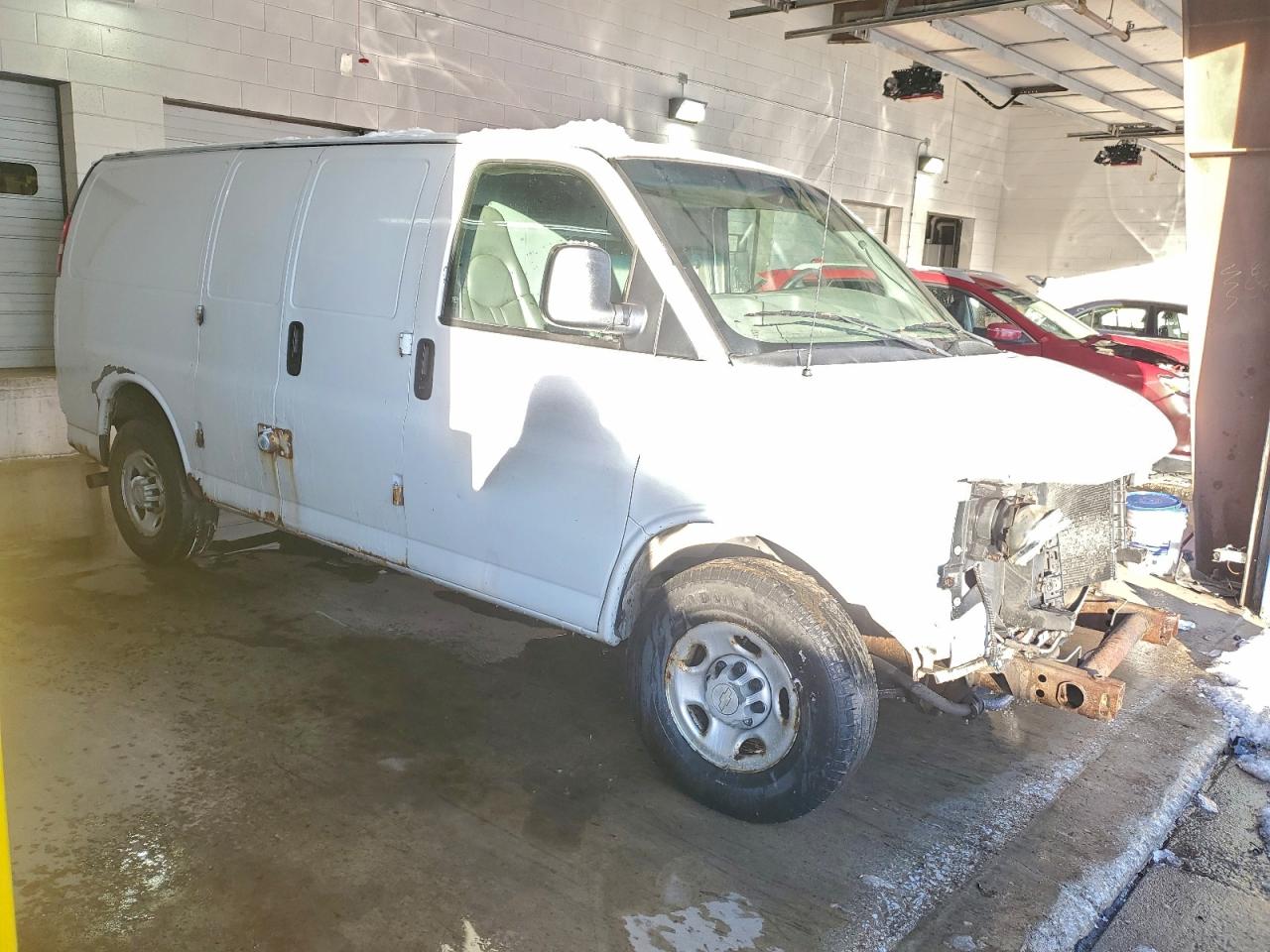 Chevrolet Express Image 2