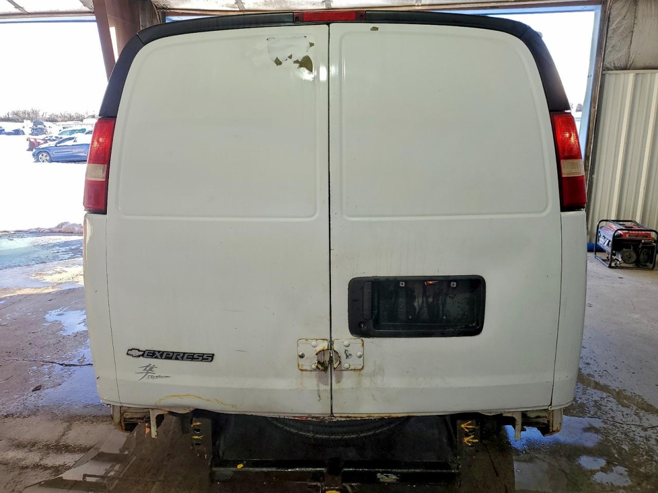 Chevrolet Express Image 12