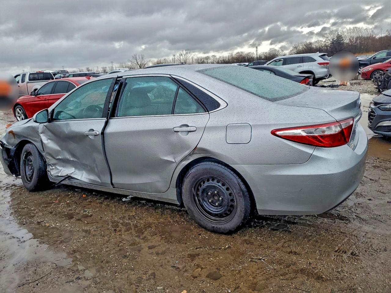 Toyota Camry Le Image 3