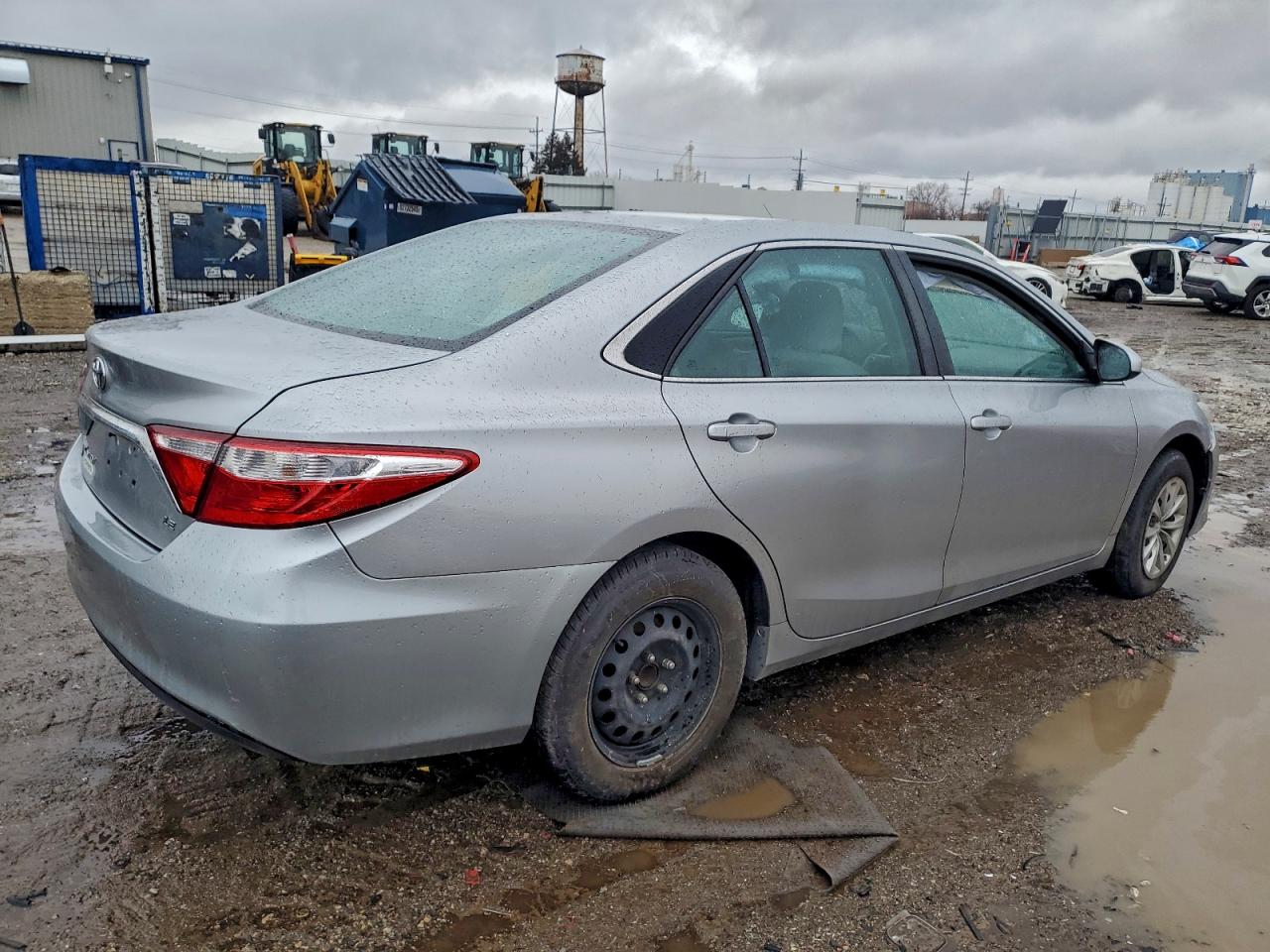 Toyota Camry Le Image 4