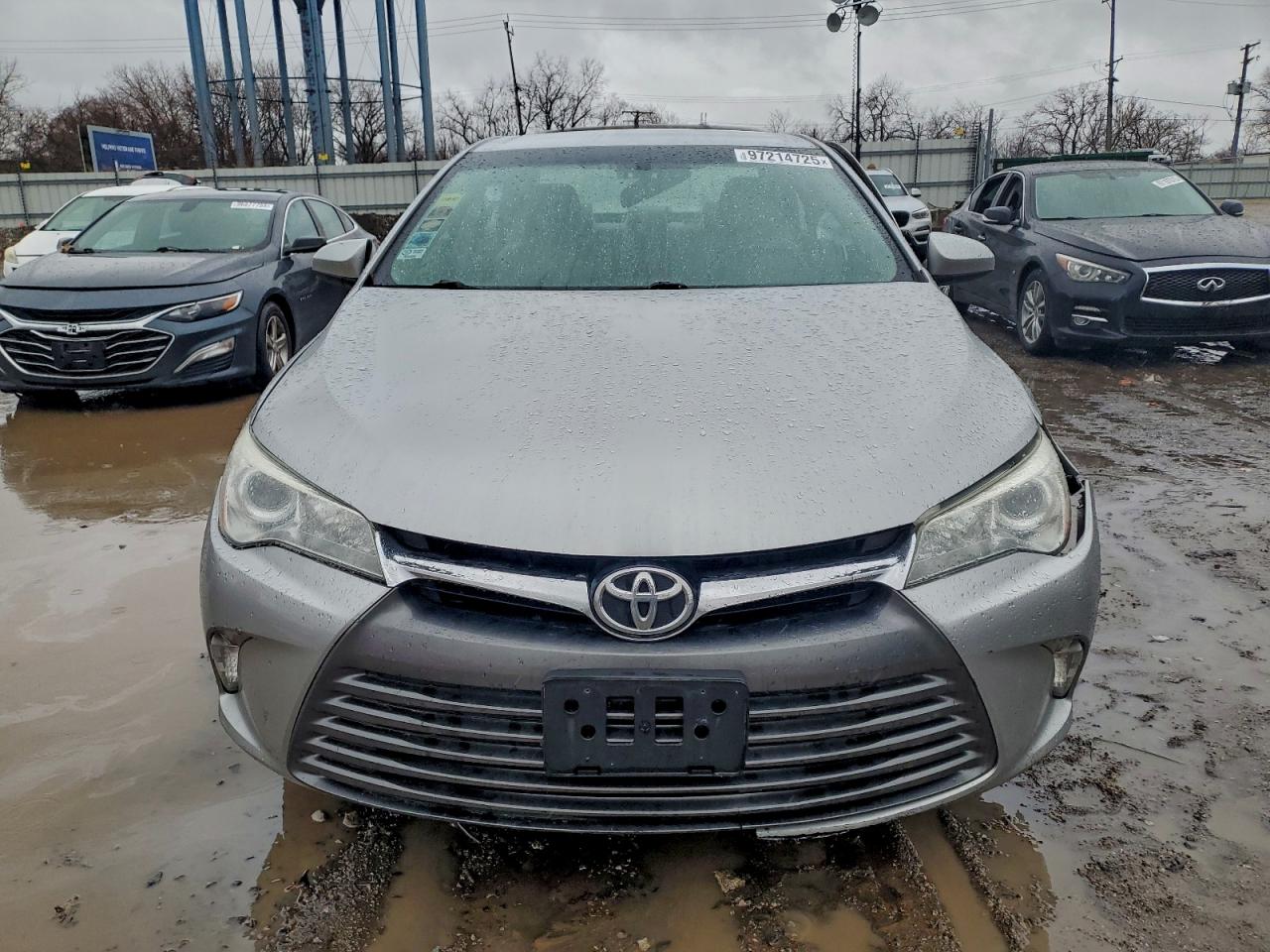 Toyota Camry Le Image 6