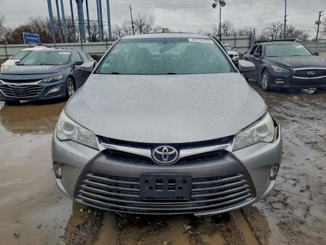 Toyota Camry Le Image 6