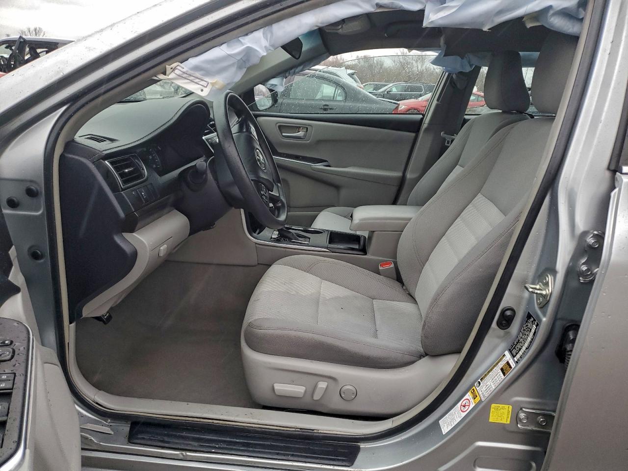 Toyota Camry Le Image 10