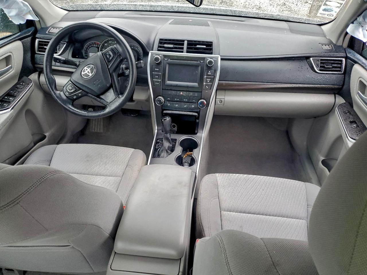 Toyota Camry Le Image 5