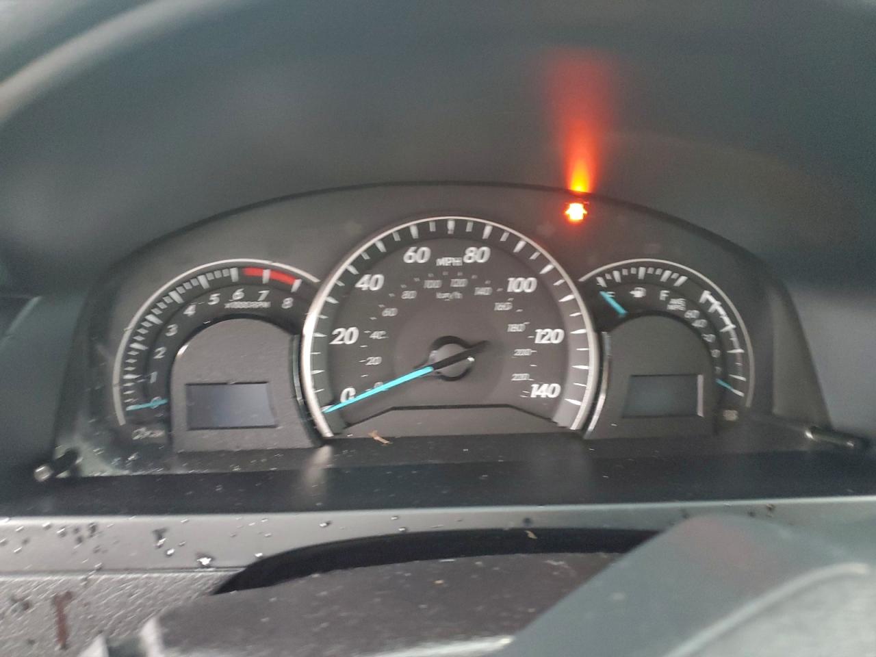 Toyota Camry Le Image 11