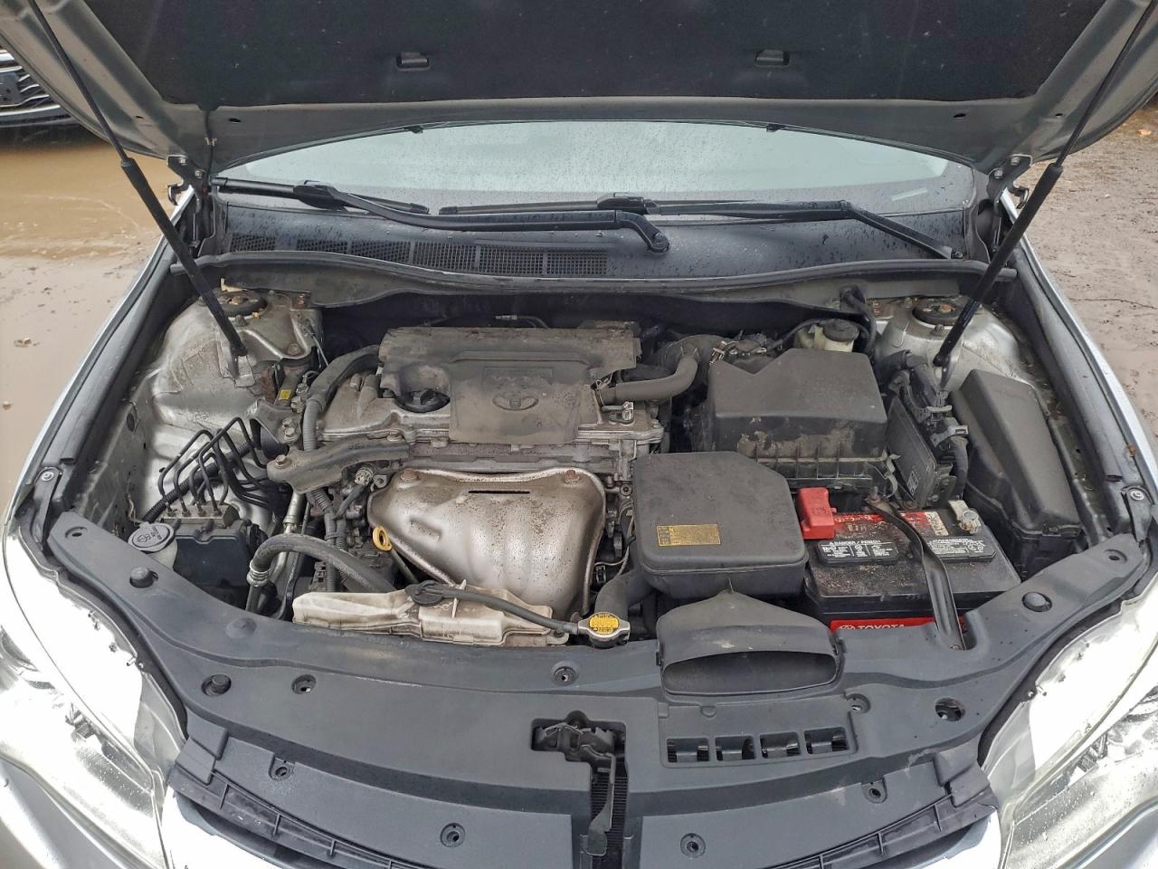 Toyota Camry Le Image 12