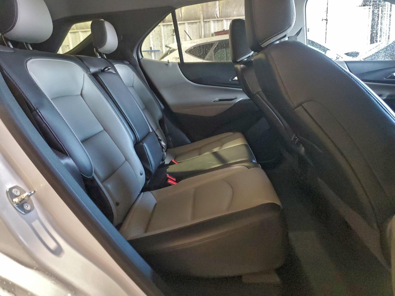 Chevrolet Equinox Premier Image 12