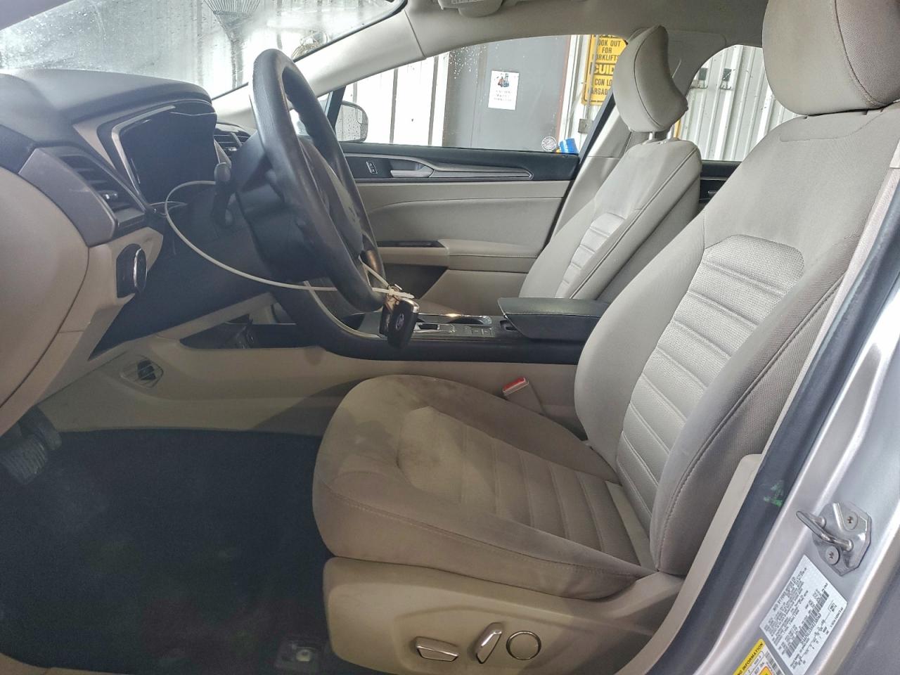 Ford Fusion Se Hybrid Image 12