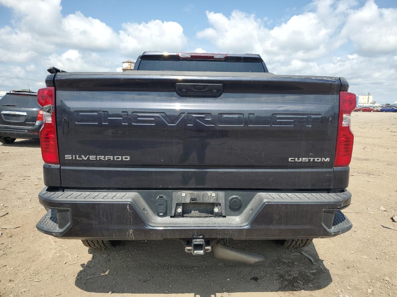 Chevrolet Silverado K1500 Custom Image 4