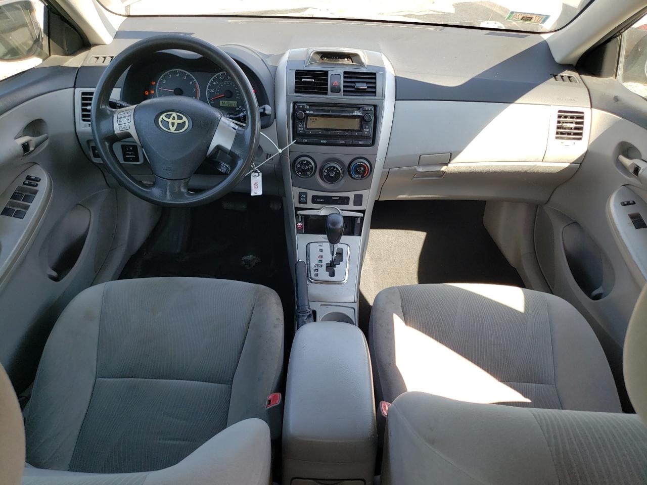 Toyota Corolla Base Image 9