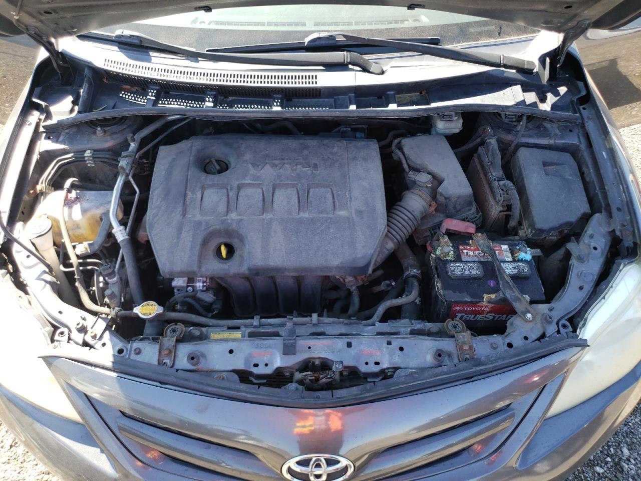 Toyota Corolla Base Image 12