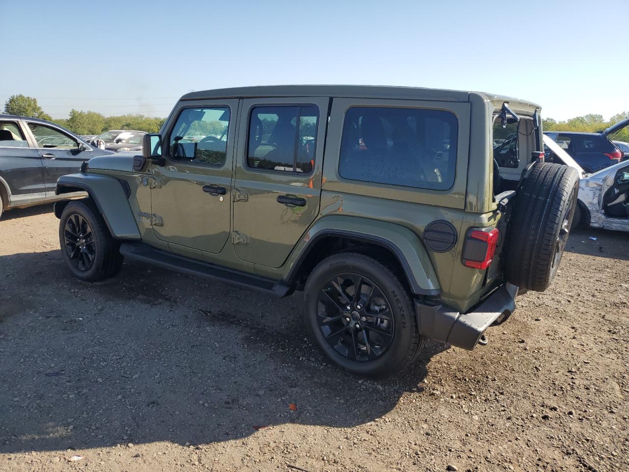Jeep Wrangler Sahara 4xe Image 12