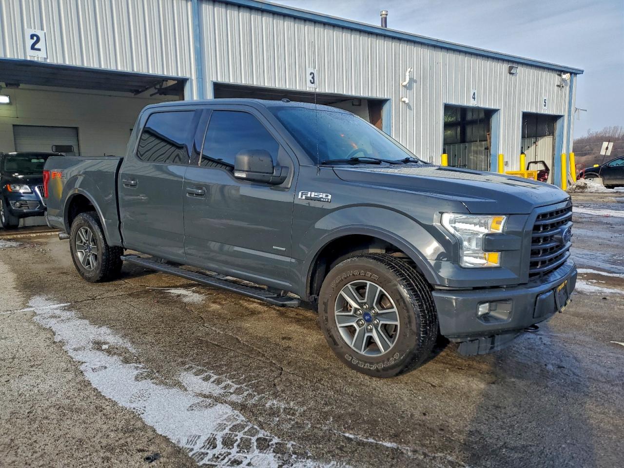 Ford F-150 Supercrew Image 3