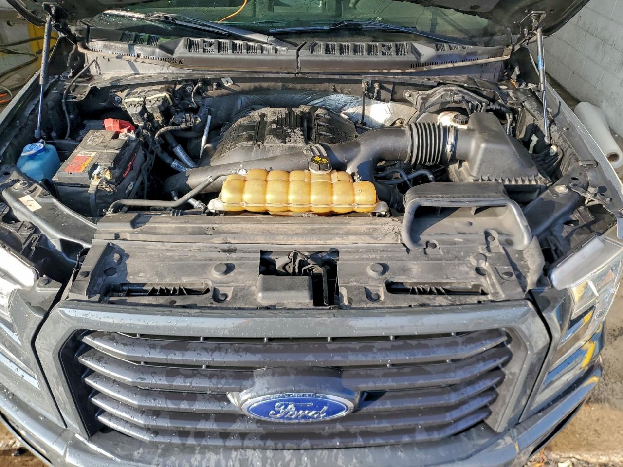 Ford F-150 Supercrew Image 12