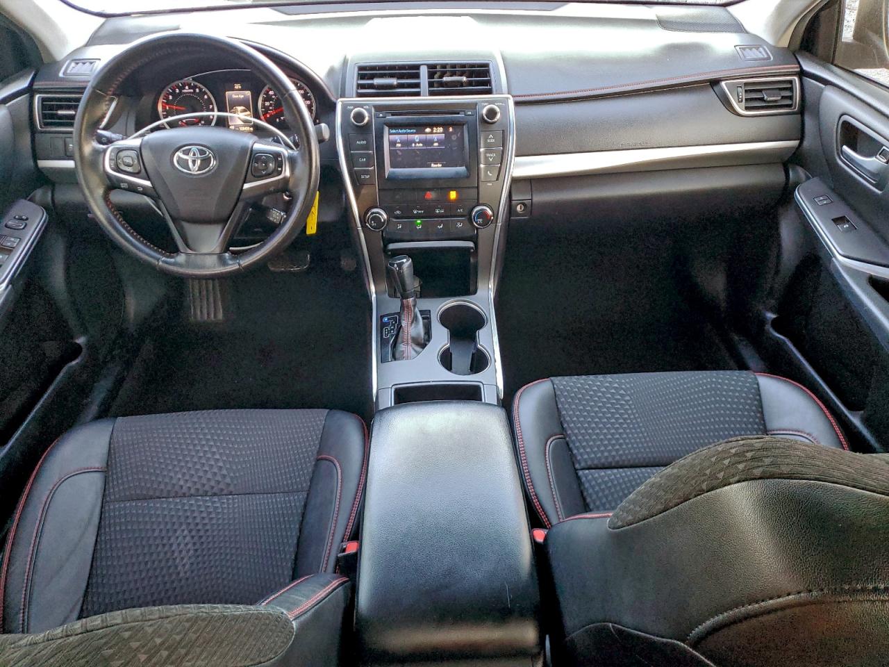 Toyota Camry Le Image 4