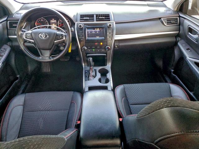 Toyota Camry Le Image 4