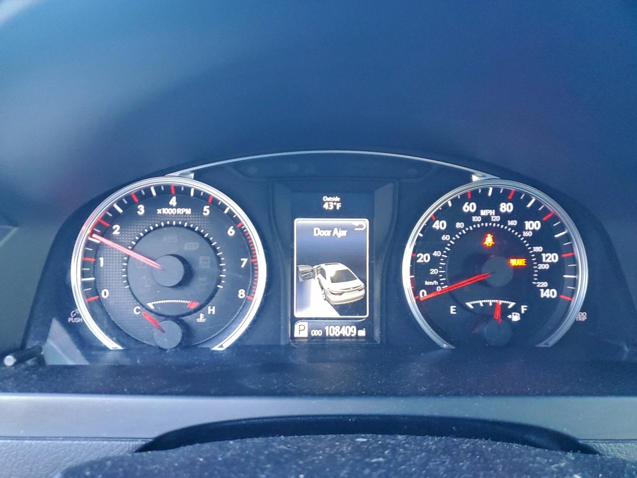 Toyota Camry Le Image 6