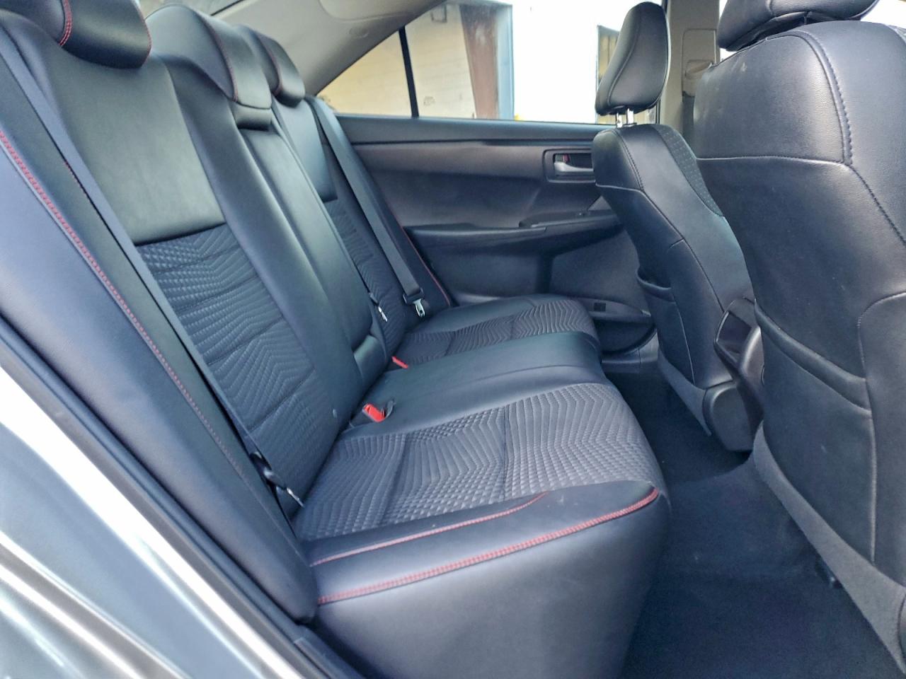 Toyota Camry Le Image 2