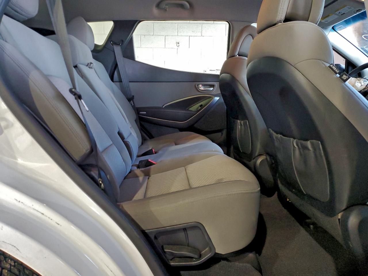 Hyundai SANTA FE Image 10