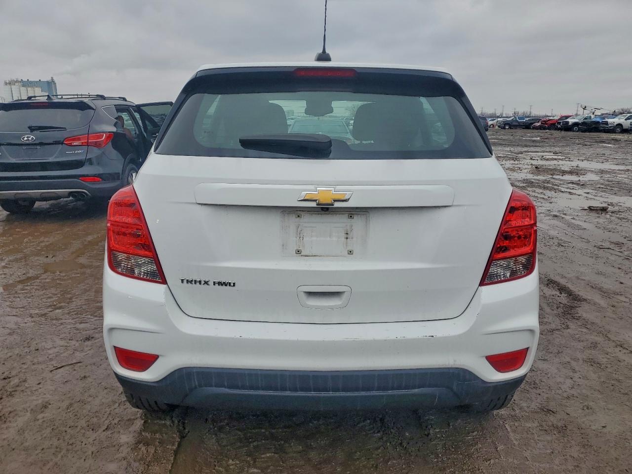 Chevrolet Trax Ls Image 11