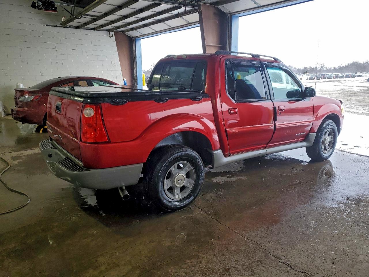 Ford Explorer Image 2