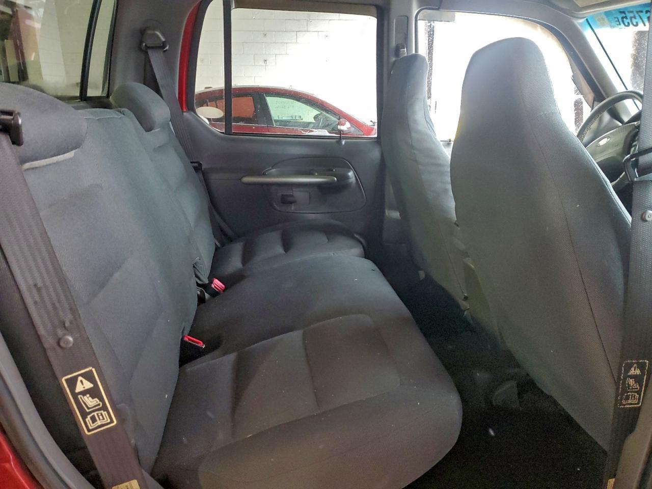 Ford Explorer Image 11