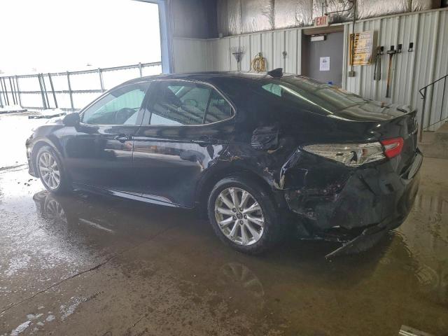 Toyota Camry Le Image 4