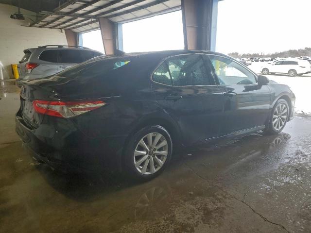 Toyota Camry Le Image 5