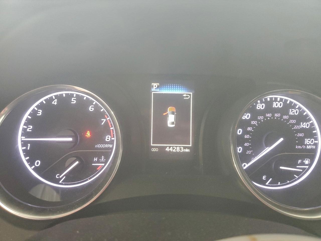 Toyota Camry Le Image 10