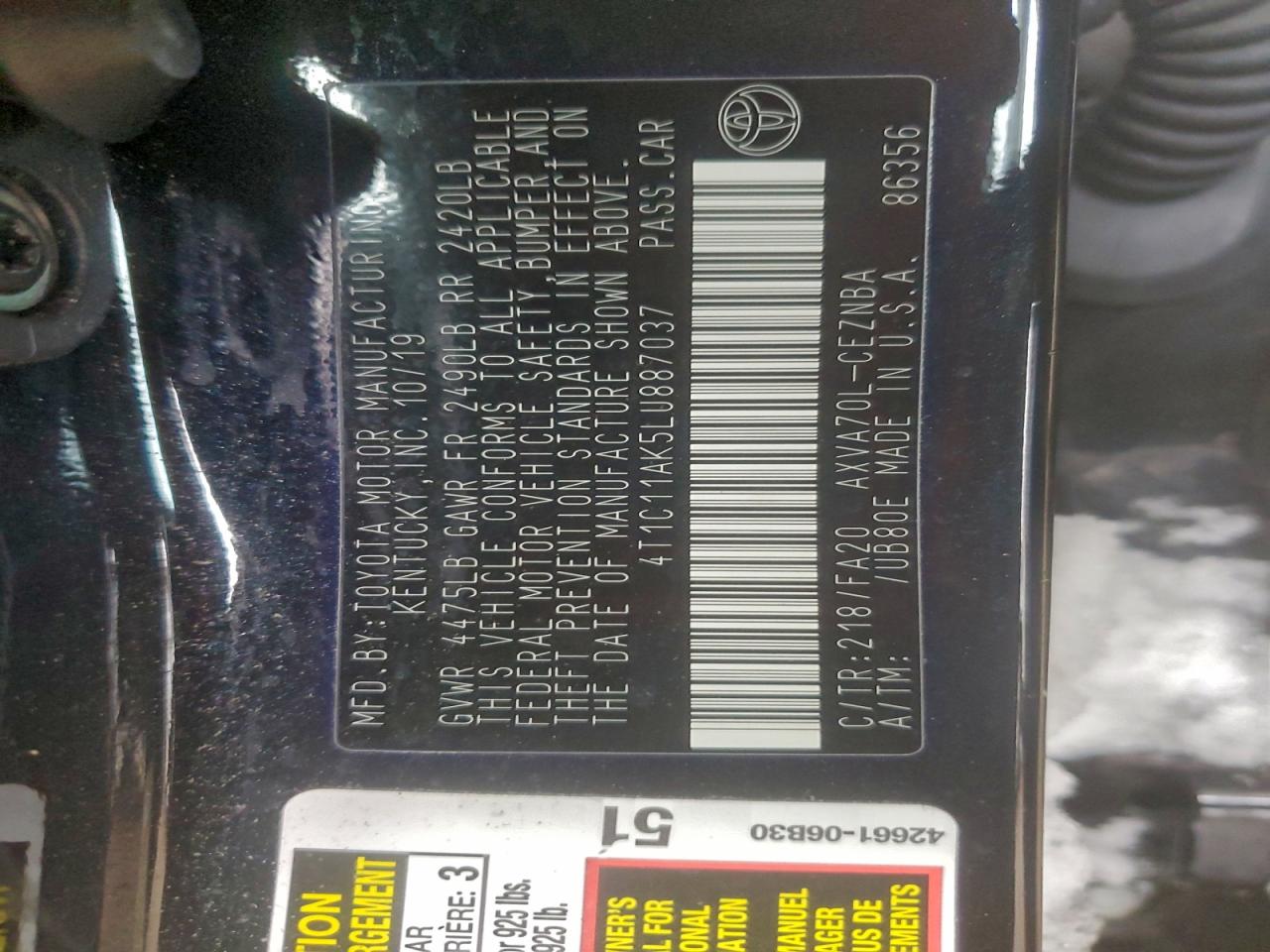 Toyota Camry Le Image 12