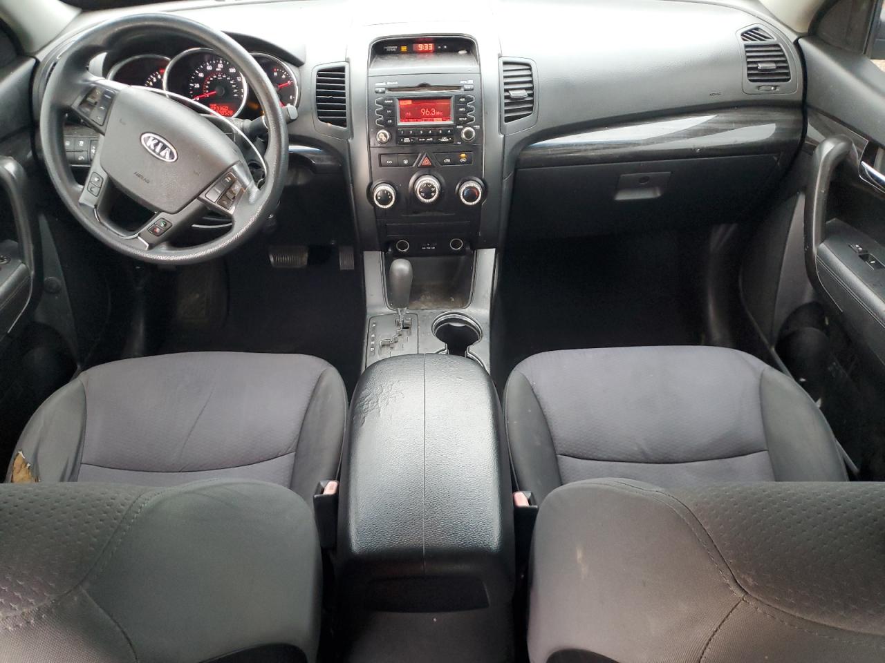 Kia Sorento Base Image 11