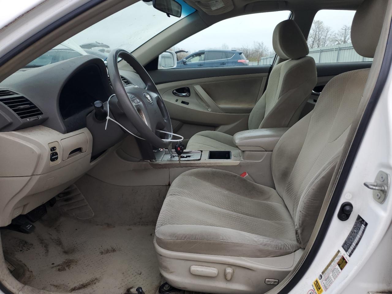 Toyota Camry Base Image 12