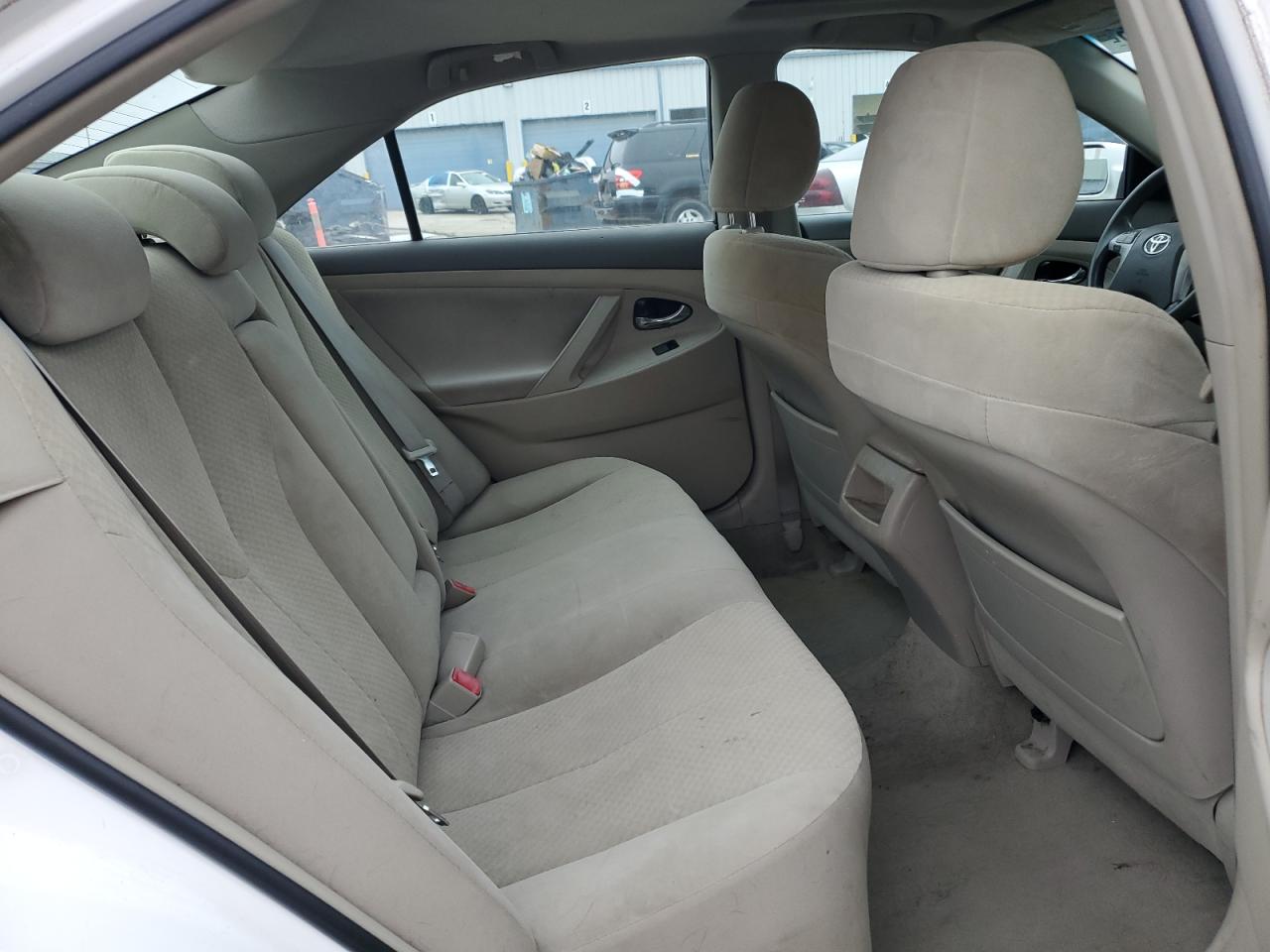 Toyota Camry Base Image 4