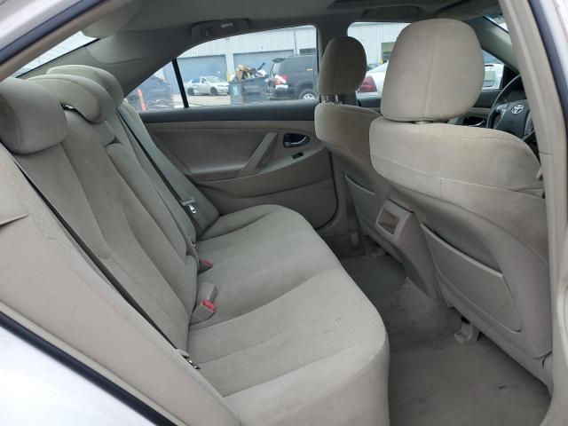 Toyota Camry Base Image 4