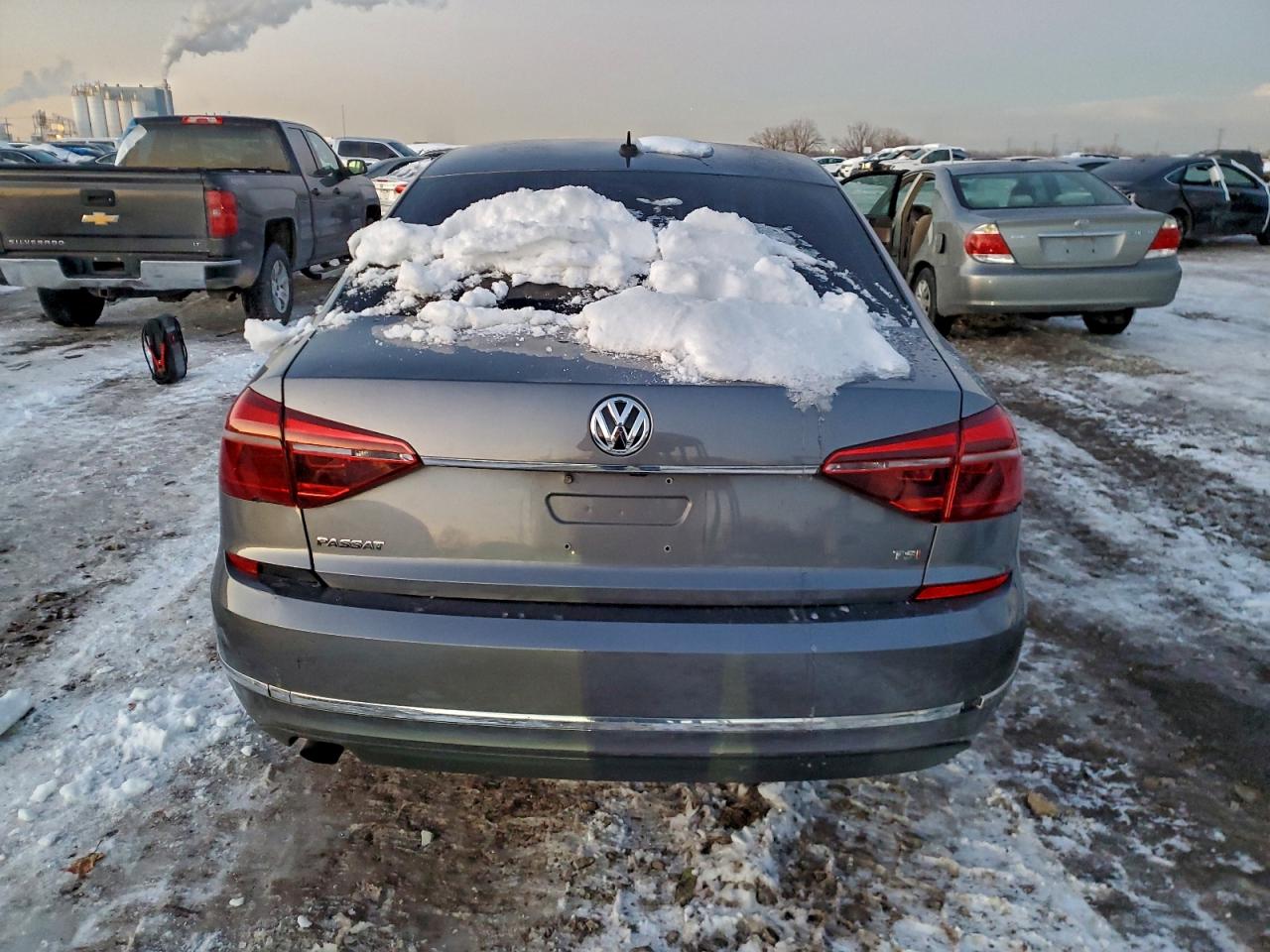 Volkswagen Passat S Image 3