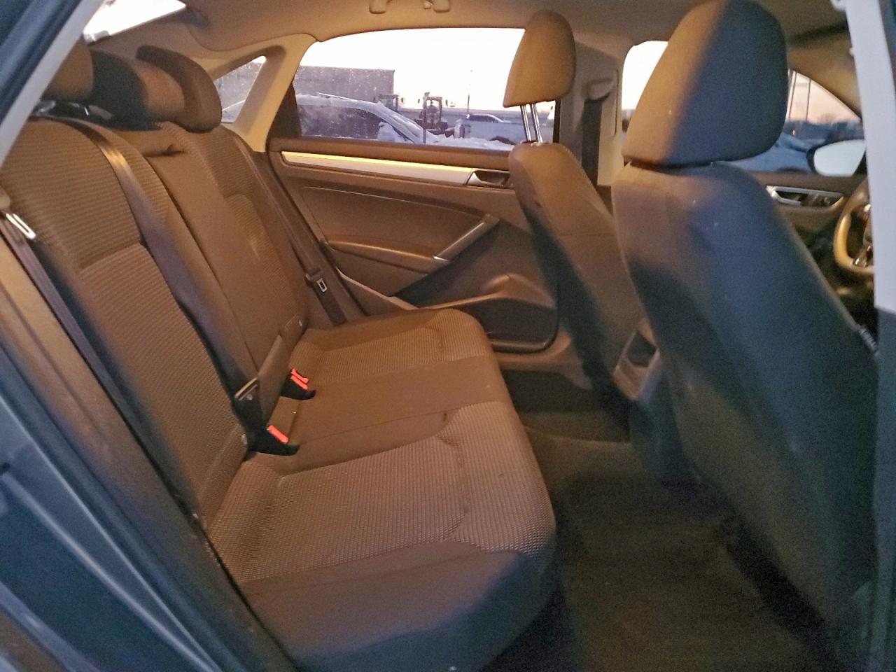 Volkswagen Passat S Image 9