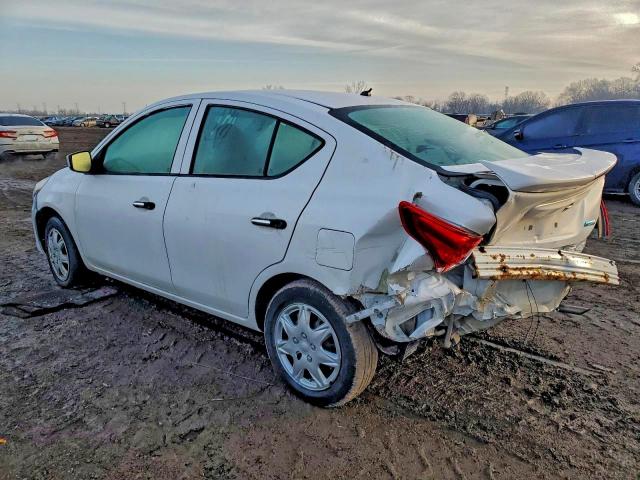 Nissan Versa S Image 2
