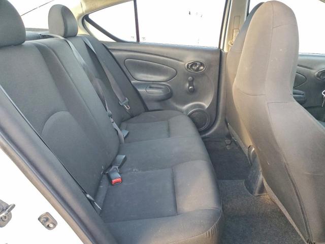 Nissan Versa S Image 6