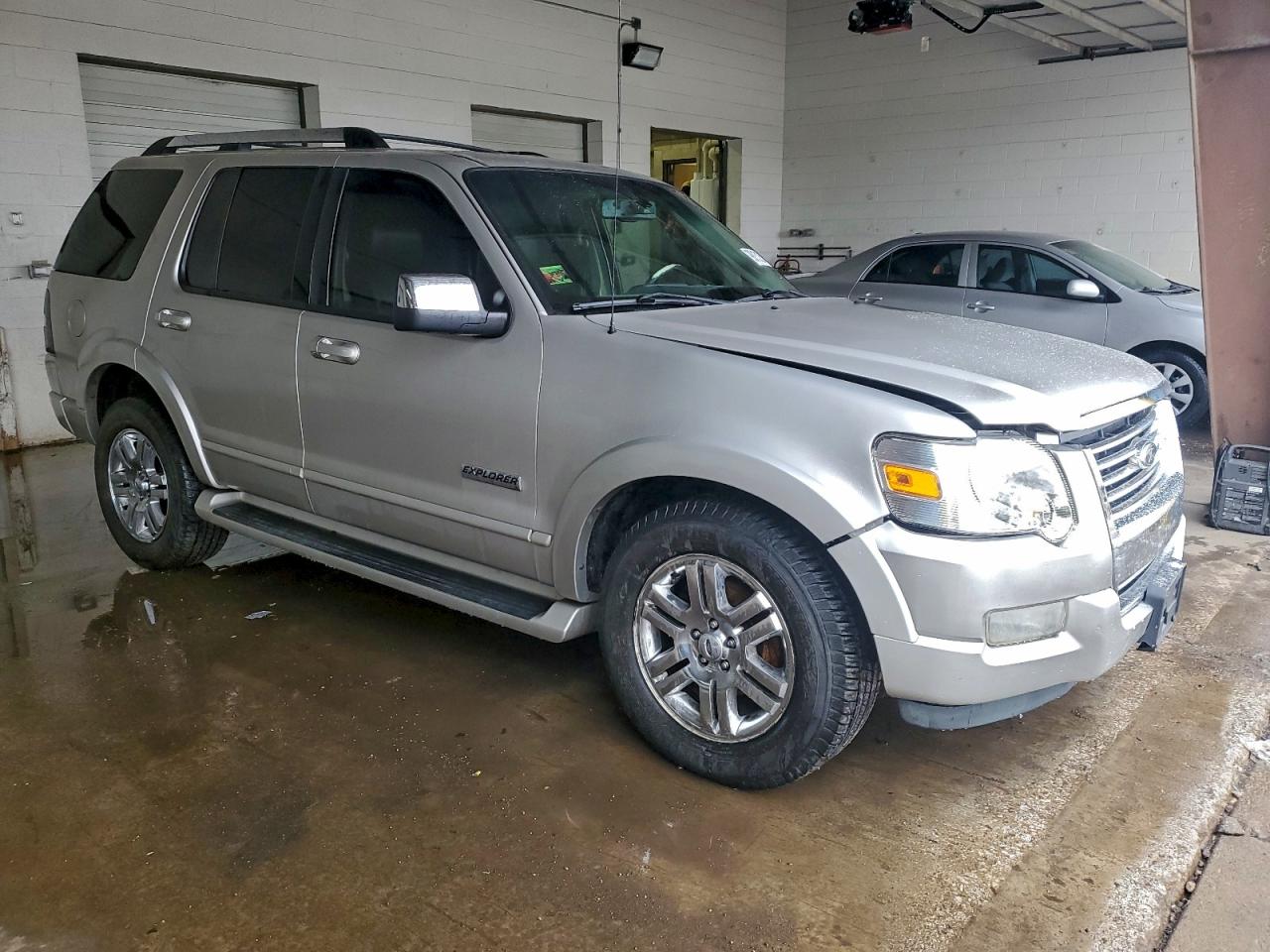 Ford Explorer Limited Image 13