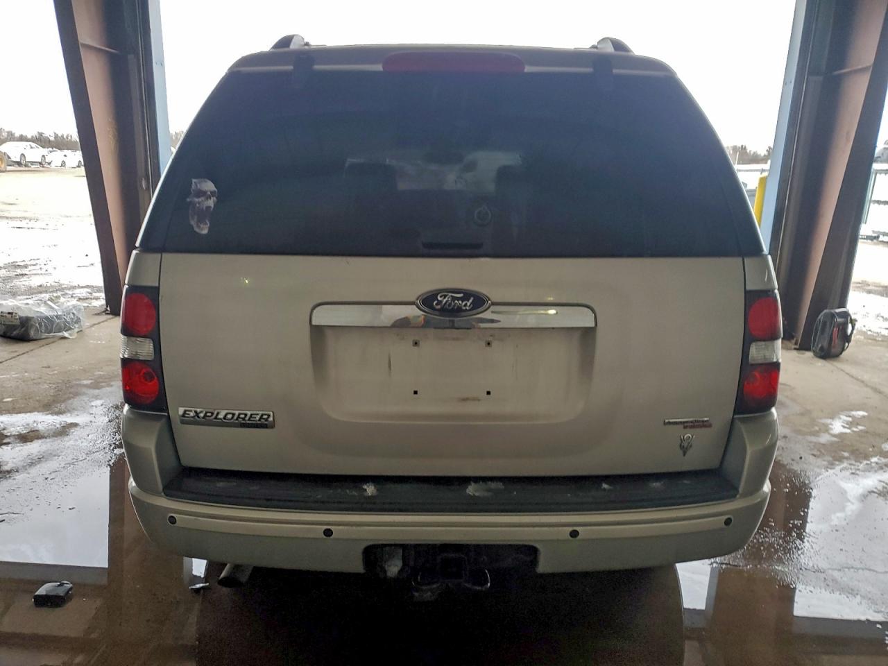 Ford Explorer Limited Image 11