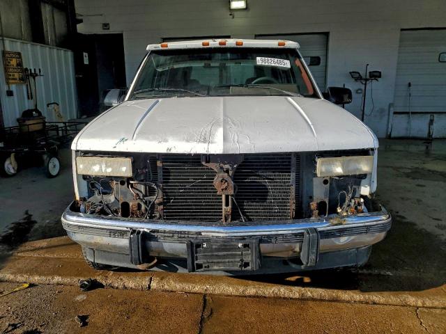 Chevrolet Suburban K1500 Image 6