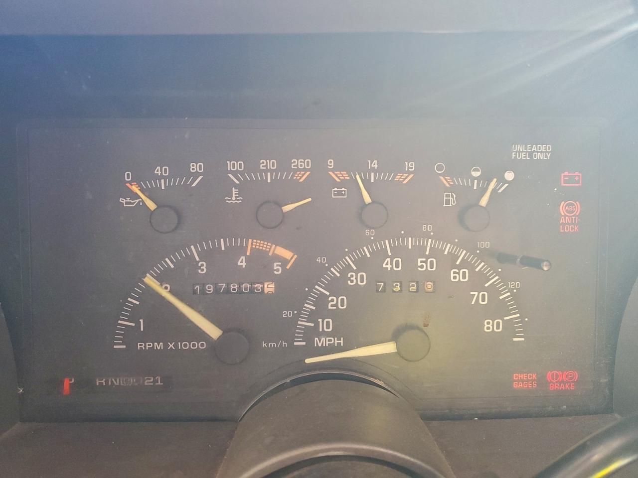 Chevrolet Suburban K1500 Image 12