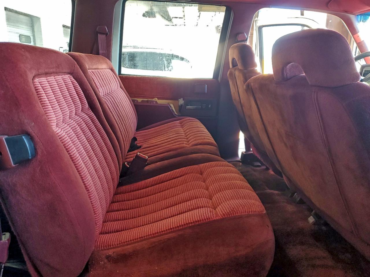 Chevrolet Suburban K1500 Image 11