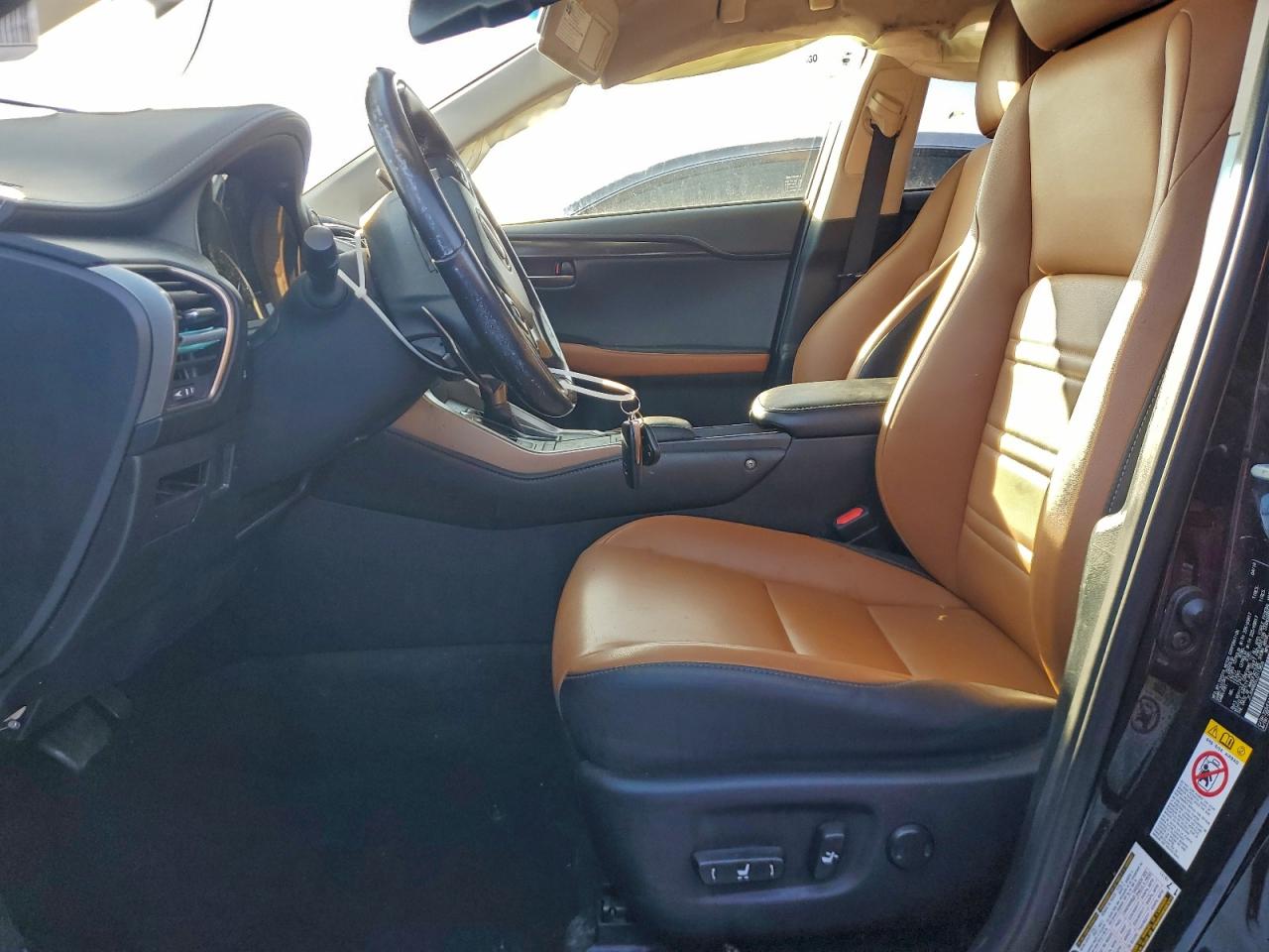 Lexus NX 300 Base Image 10