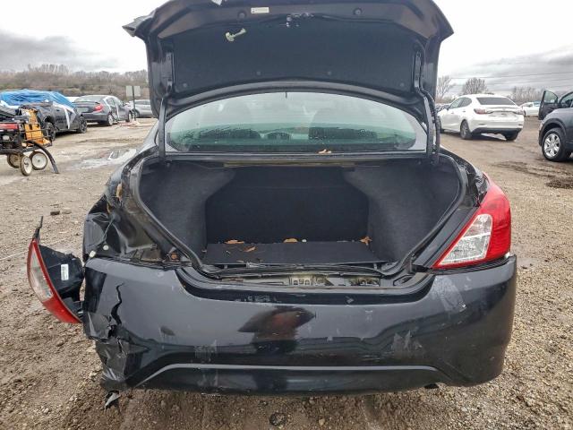 Nissan Versa S Image 4