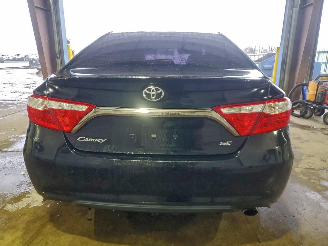 Toyota Camry Le Image 7