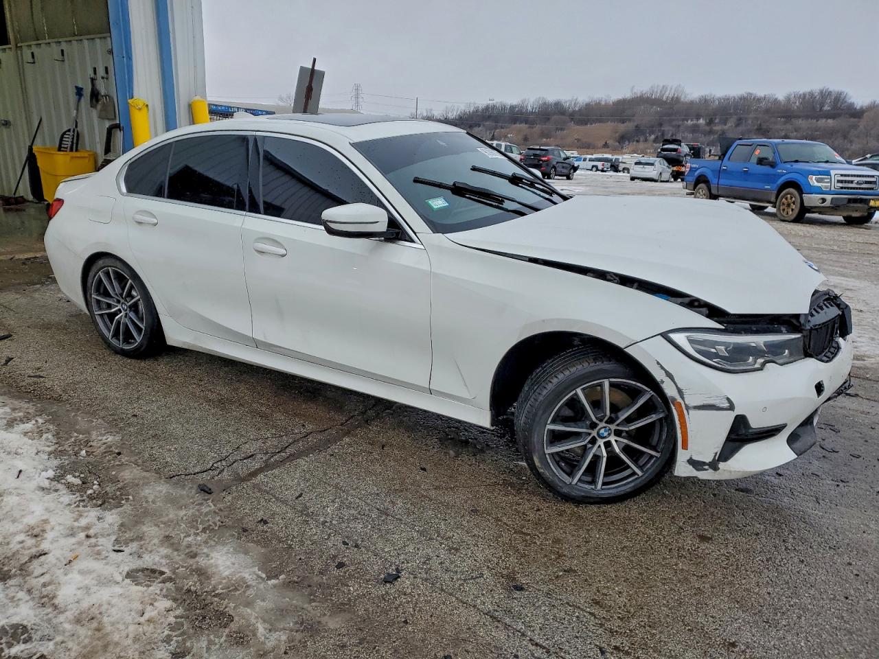 BMW 3 Series Image 6