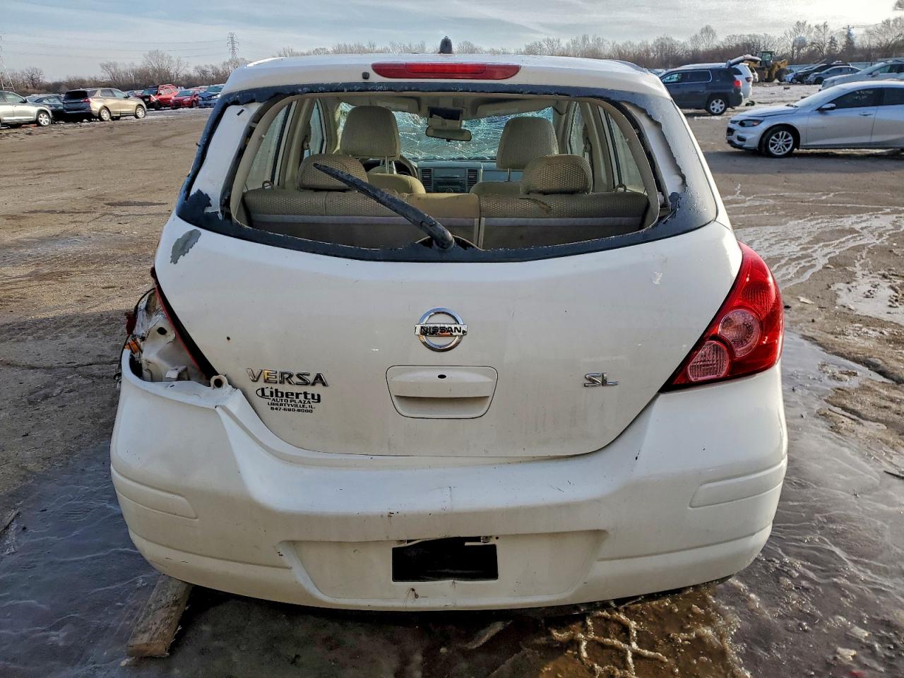 Nissan Versa S Image 8
